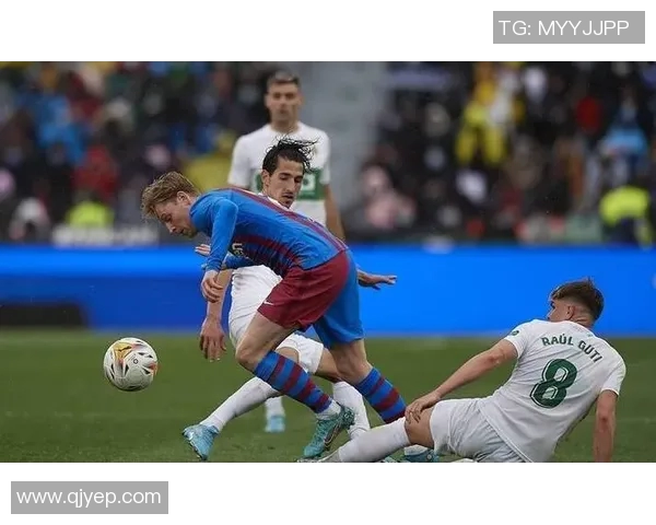 加维引领未来足球潮流展现年轻球员的无限潜力与激情 加维引领未来足球潮流展现年轻球员的无限潜力与激情